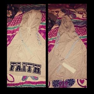 Women’s pullover size xl never worn